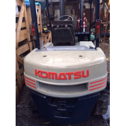 Xe nâng dầu KOMATSU 2,5T